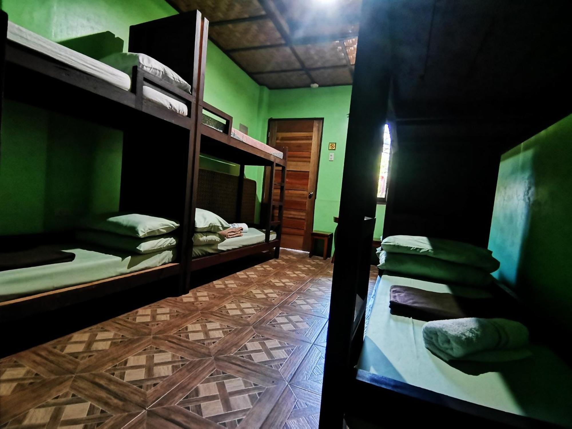 In-N-Out Hostel Siquijor Exteriör bild