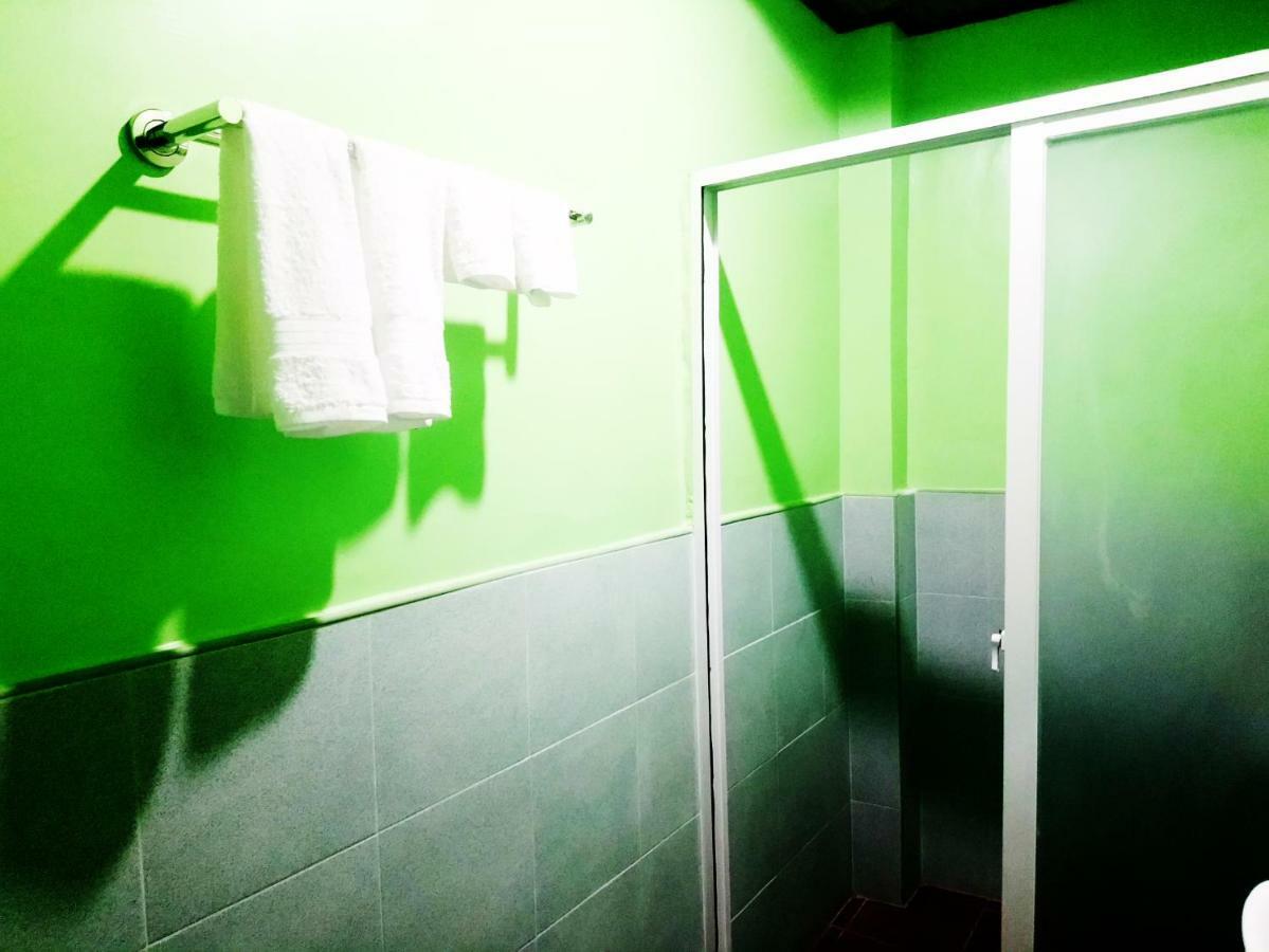 In-N-Out Hostel Siquijor Exteriör bild